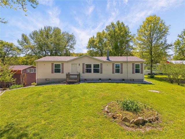 8205 E 255th Terrace, Freeman, MO 64746
