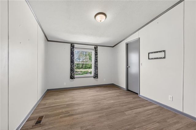 8205 E 255th Terrace, Freeman, MO 64746