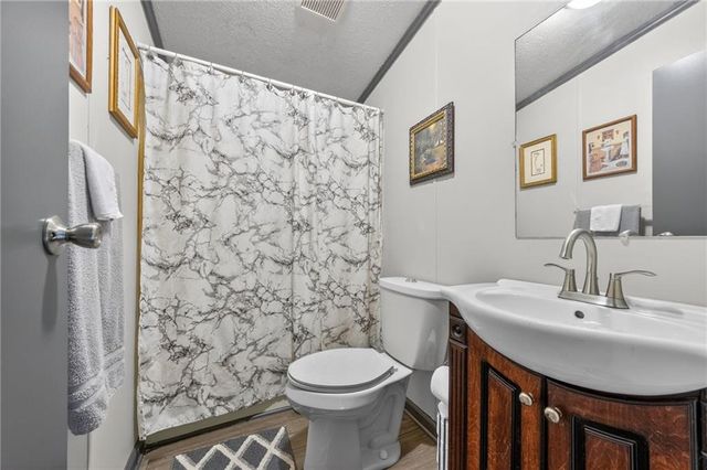 8205 E 255th Terrace, Freeman, MO 64746