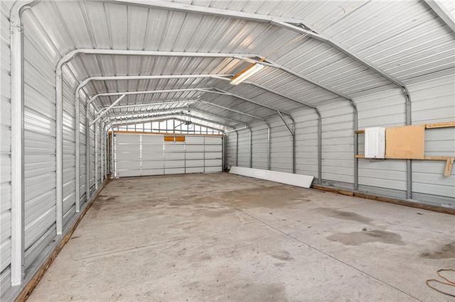 8205 E 255th Terrace, Freeman, MO 64746