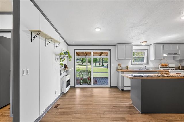 8205 E 255th Terrace, Freeman, MO 64746