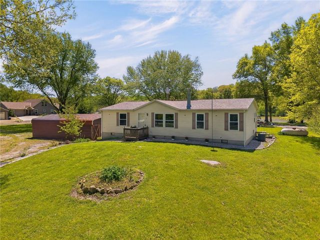 8205 E 255th Terrace, Freeman, MO 64746