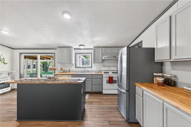 8205 E 255th Terrace, Freeman, MO 64746