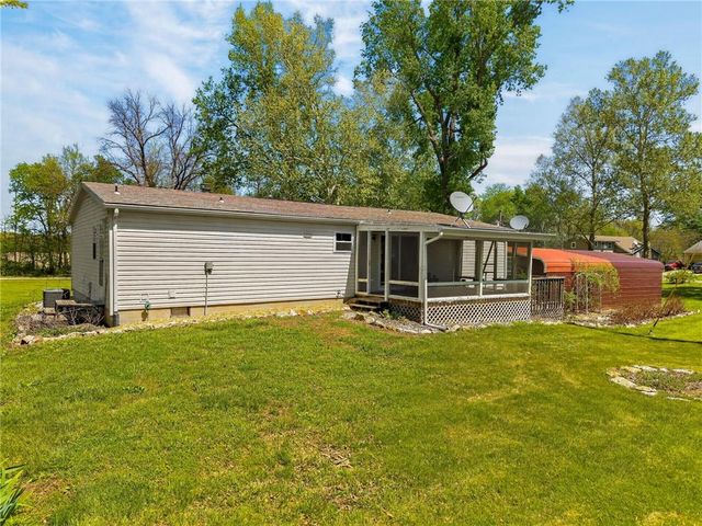 8205 E 255th Terrace, Freeman, MO 64746