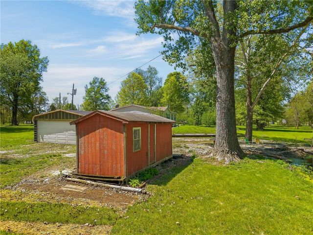 8205 E 255th Terrace, Freeman, MO 64746