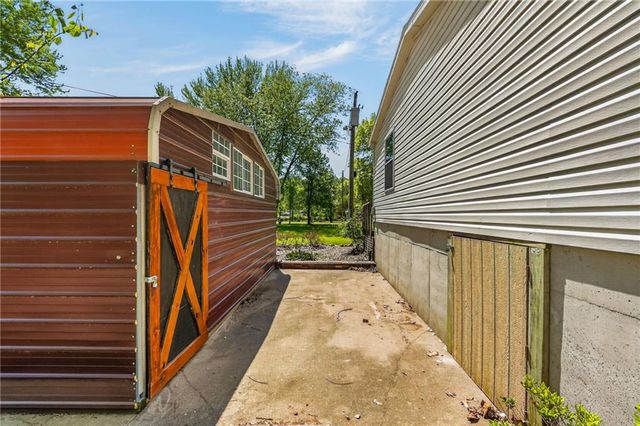 8205 E 255th Terrace, Freeman, MO 64746