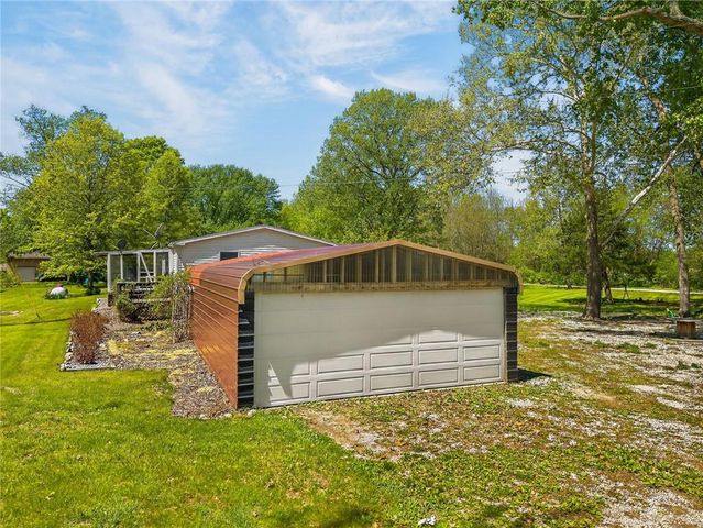 8205 E 255th Terrace, Freeman, MO 64746