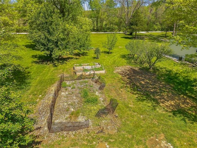 8205 E 255th Terrace, Freeman, MO 64746