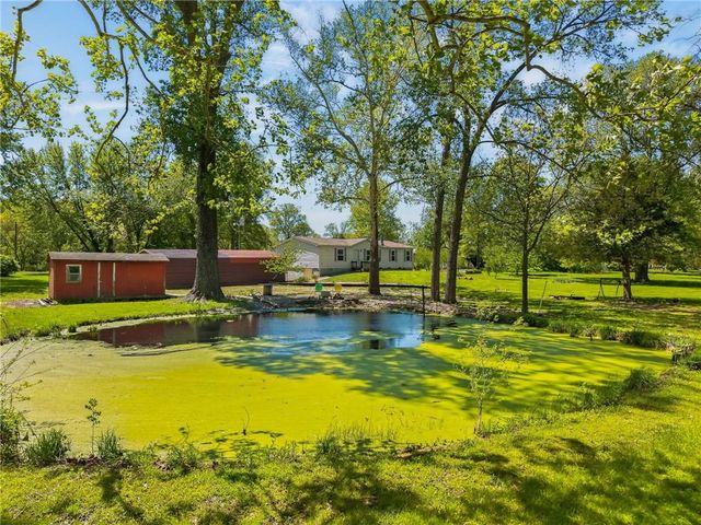 8205 E 255th Terrace, Freeman, MO 64746