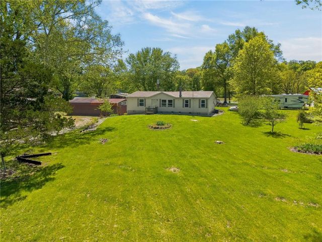 8205 E 255th Terrace, Freeman, MO 64746