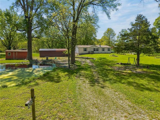8205 E 255th Terrace, Freeman, MO 64746