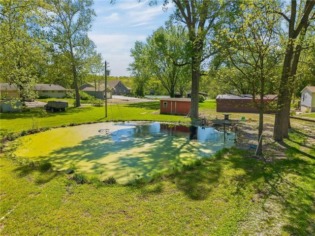 8205 E 255th Terrace, Freeman, MO 64746