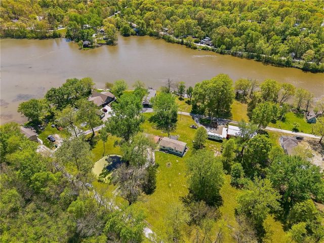 8205 E 255th Terrace, Freeman, MO 64746