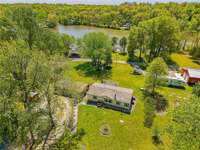 8205 E 255th Terrace, Freeman, MO 64746