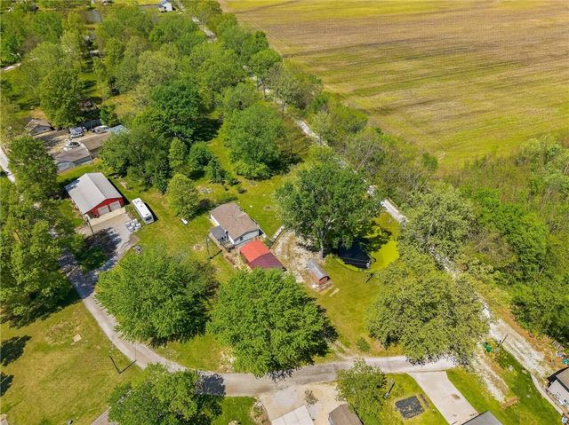 8205 E 255th Terrace, Freeman, MO 64746