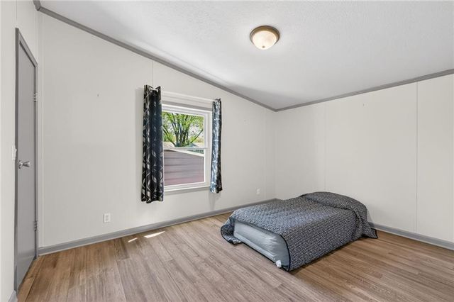 8205 E 255th Terrace, Freeman, MO 64746