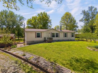 8205 E 255th Terrace, Freeman, MO 64746