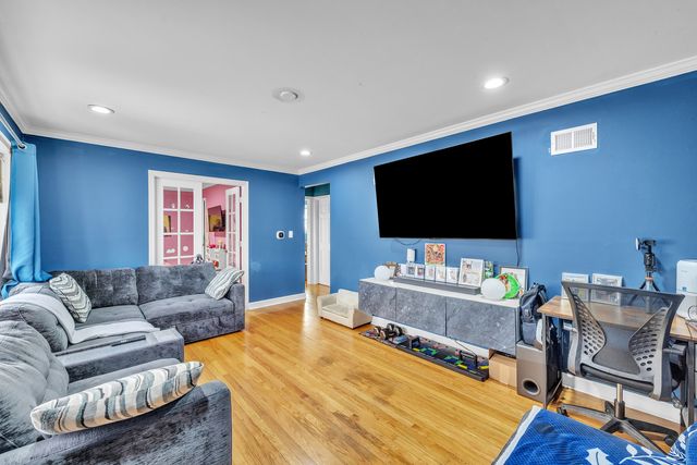 8014 MOBILE Avenue, Burbank, IL 60459