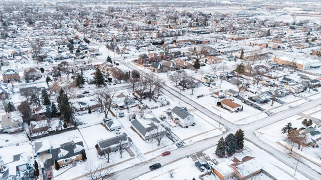 8014 MOBILE Avenue, Burbank, IL 60459