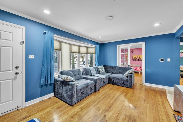 8014 MOBILE Avenue, Burbank, IL 60459