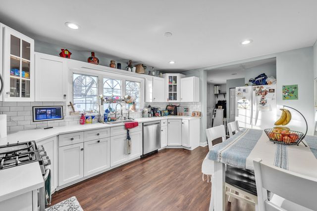 8014 MOBILE Avenue, Burbank, IL 60459