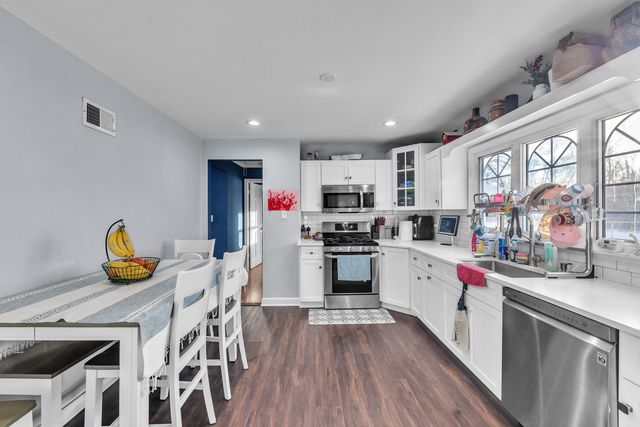 8014 MOBILE Avenue, Burbank, IL 60459