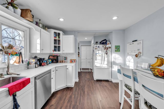 8014 MOBILE Avenue, Burbank, IL 60459