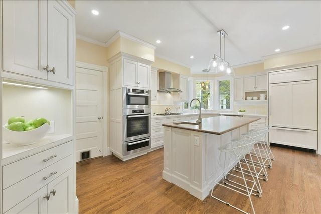 14 Locust Ave, Lexington, MA 02421