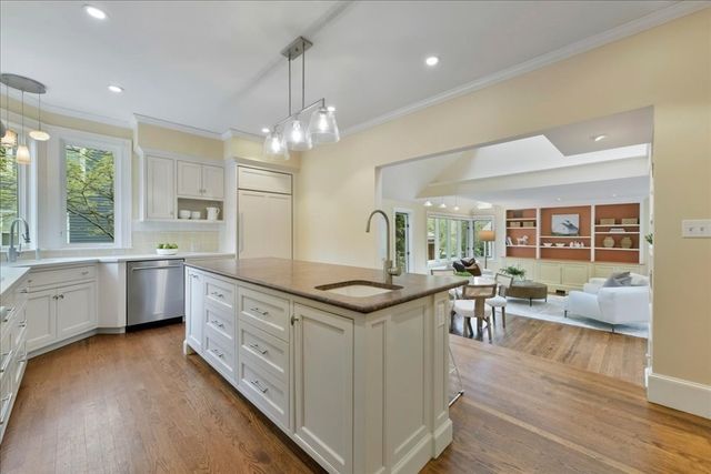 14 Locust Ave, Lexington, MA 02421
