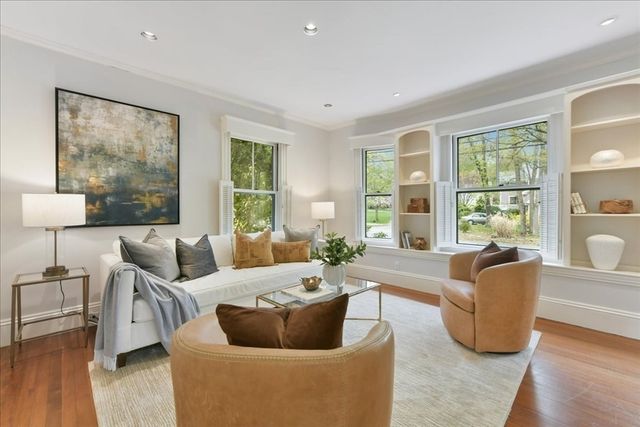 14 Locust Ave, Lexington, MA 02421