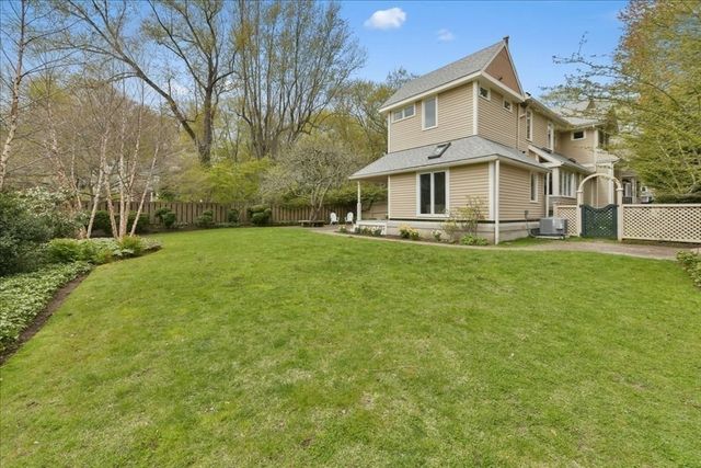 14 Locust Ave, Lexington, MA 02421