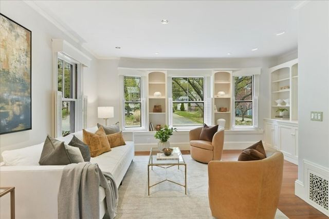 14 Locust Ave, Lexington, MA 02421