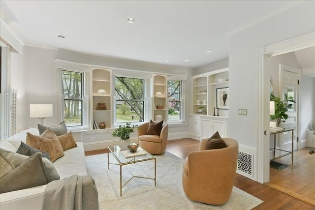 14 Locust Ave, Lexington, MA 02421