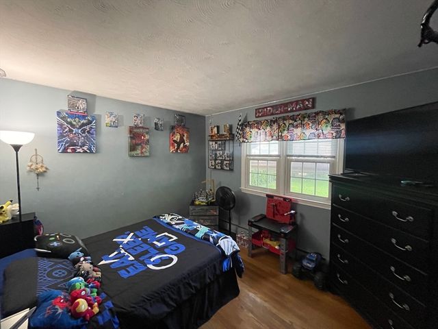 126 Warregan St, Chicopee, MA 01013