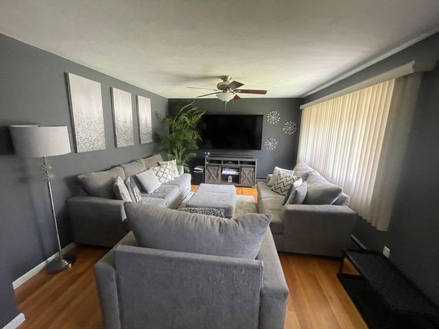 126 Warregan St, Chicopee, MA 01013