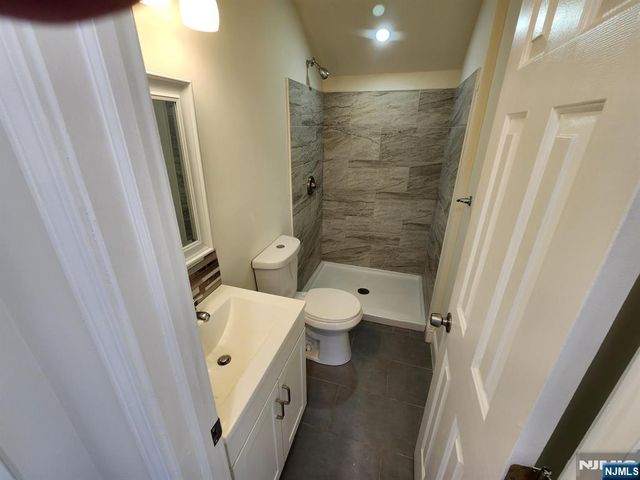 7 Lindsley Road, Little Falls, NJ 07424