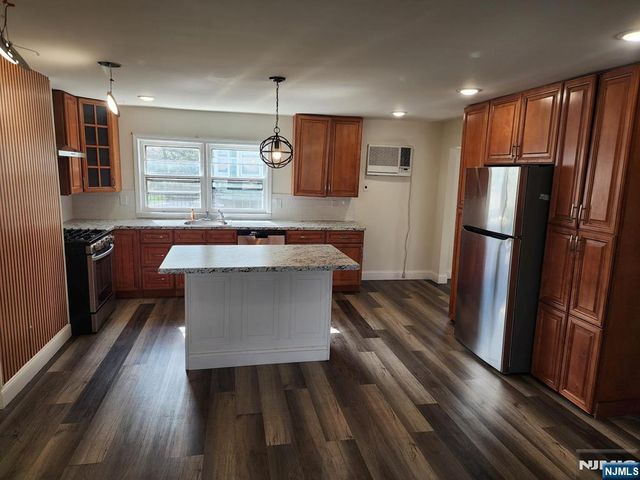 7 Lindsley Road, Little Falls, NJ 07424