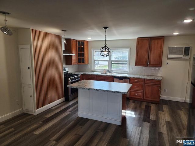 7 Lindsley Road, Little Falls, NJ 07424