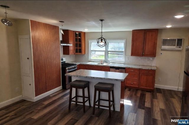 7 Lindsley Road, Little Falls, NJ 07424
