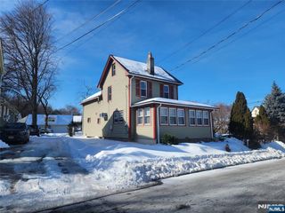 7 Lindsley Road, Little Falls, NJ 07424