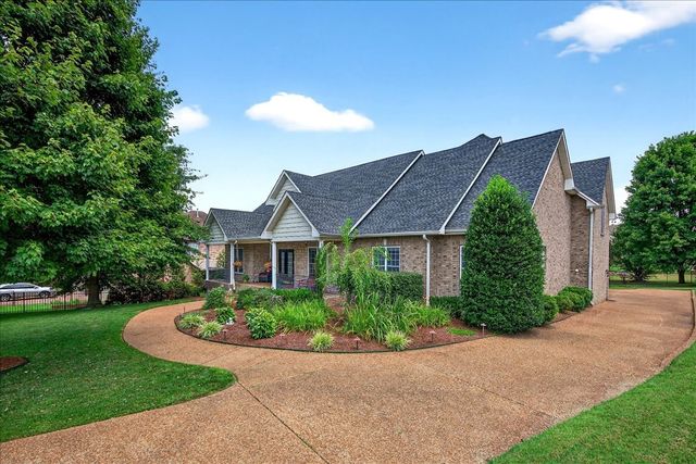 1003 Thistle Ct, Hendersonville, TN 37075