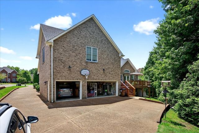 1003 Thistle Ct, Hendersonville, TN 37075