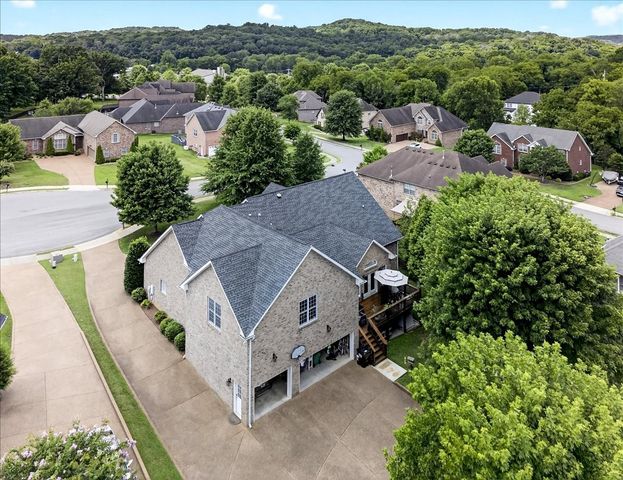 1003 Thistle Ct, Hendersonville, TN 37075