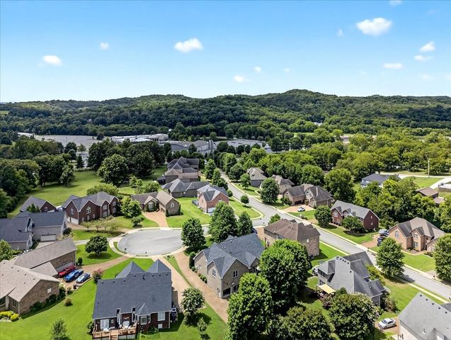 1003 Thistle Ct, Hendersonville, TN 37075