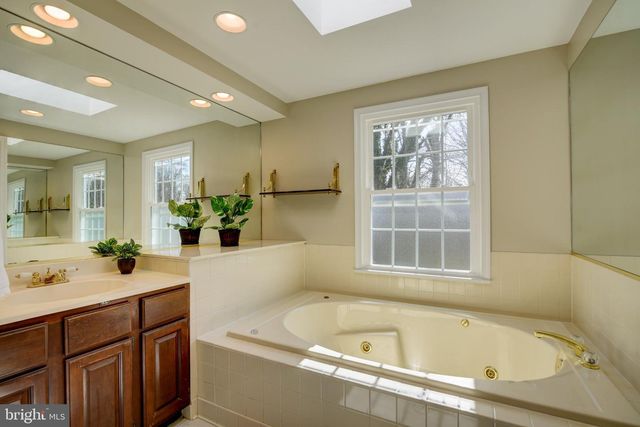 15900 FAIRWAY DR, Dumfries, VA 22025