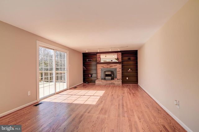 15900 FAIRWAY DR, Dumfries, VA 22025