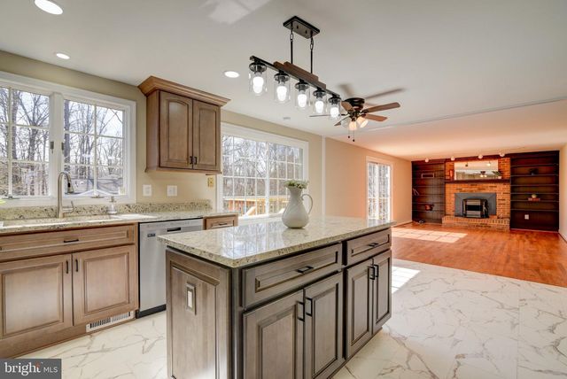 15900 FAIRWAY DR, Dumfries, VA 22025