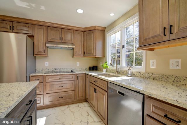 15900 FAIRWAY DR, Dumfries, VA 22025