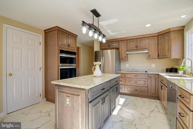 15900 FAIRWAY DR, Dumfries, VA 22025