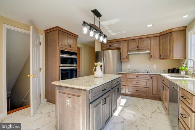 15900 FAIRWAY DR, Dumfries, VA 22025